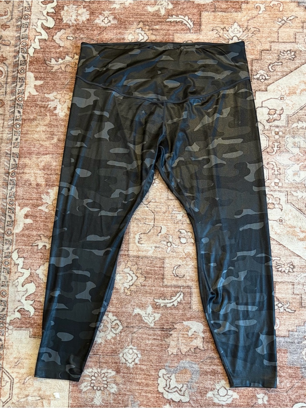 Nike Shiny Black & Dark Gray Camo Leggings